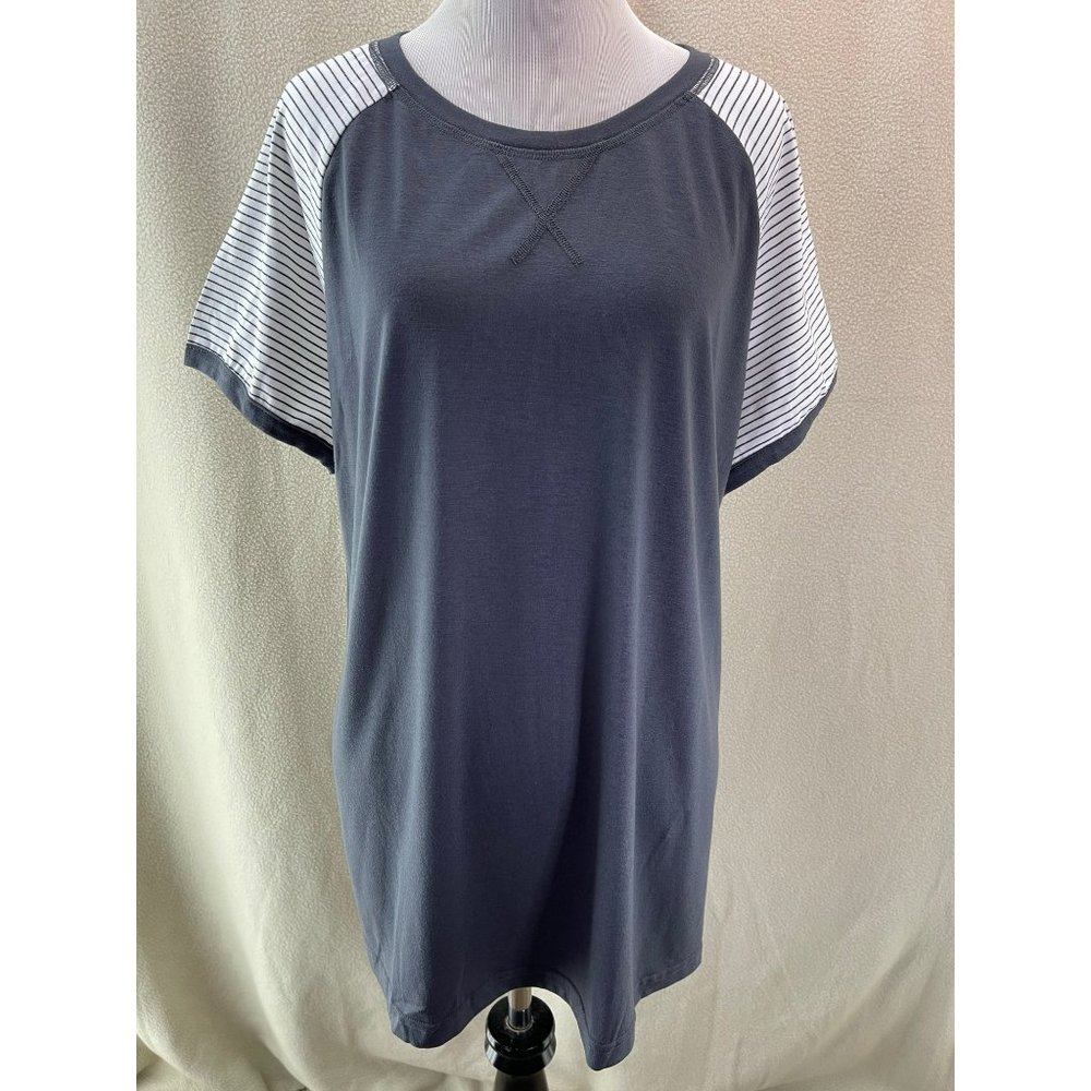 Women's Gray / White Striped Sleeve Crew Neck Lounge/Casual Tee